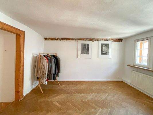 Mit insgesamt vier Räumen ist die erste Etage hervorragend ausgestattet und bietet ausreichend Platz an