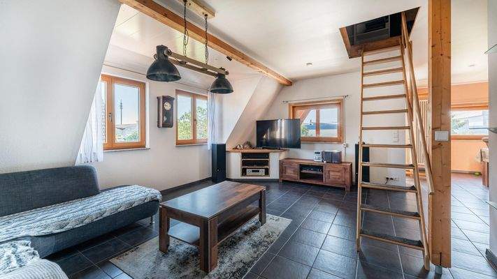 Wohnzimmer Obergeschoss mit Zugang Dachspitz