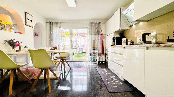 EG Küche / EBK / Zugang Terrasse