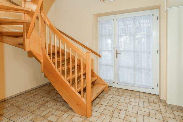 Eingangsbereich mit Treppe ins Dachgeschoss