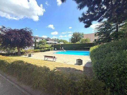 Garten mit Außenpool