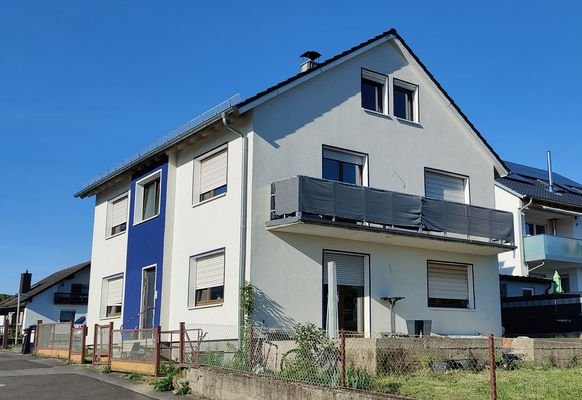 Aussen mit Terrasse.jpg
