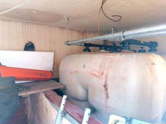 Nebengelass mit Öltank