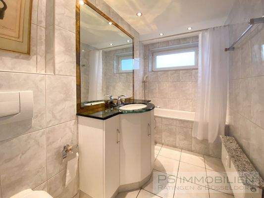 Badezimmer mit Wanne