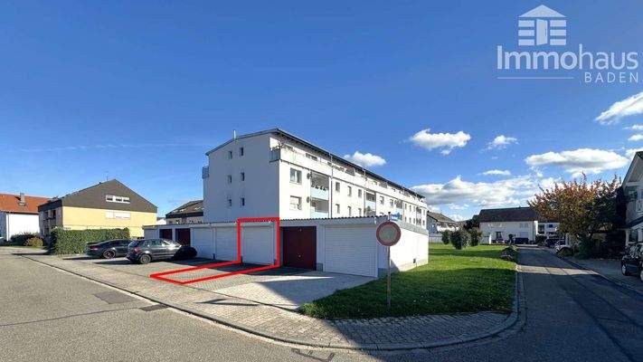 Garage+Stellplatz davor