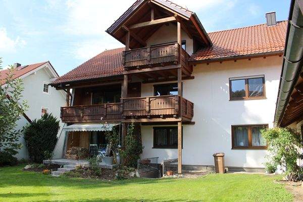 Hausansicht im Sommer