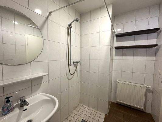 Badezimmer Erdgeschoss Bild 2