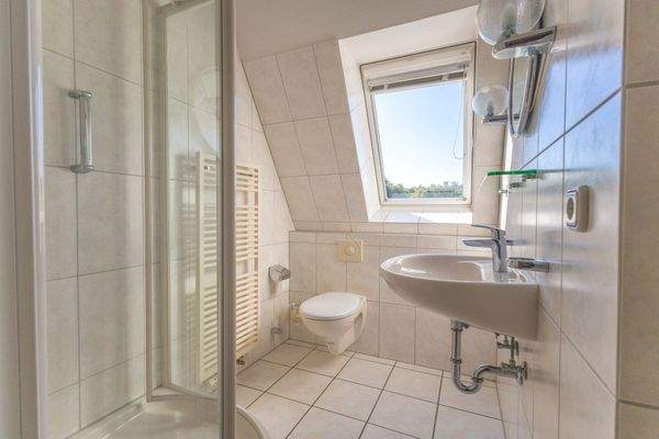 Tageslichtbad mit Dusche