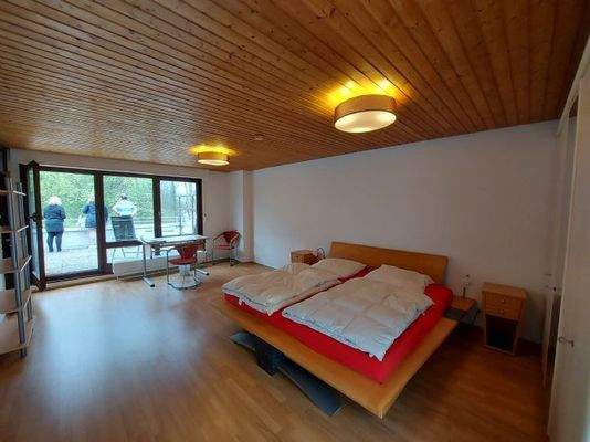 Blick vom Schlafzimmer auf die Terrasse im 2. OG