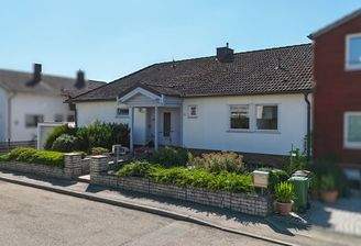 Gebäude Straßenseite