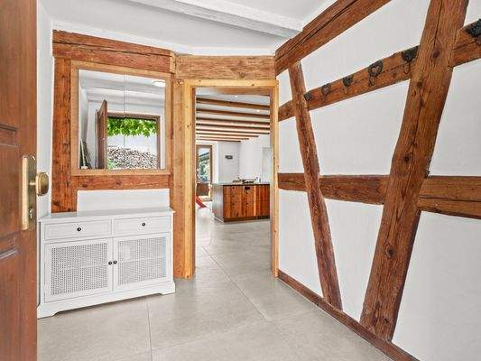 Eingangsbereich mit Fachwerk