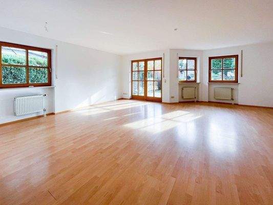 Großzügiges Wohnzimmer (ca. 44 m²)