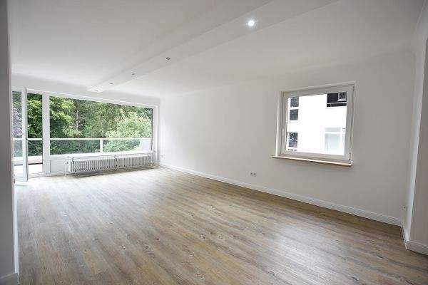 Wohnzimmer mit Panoramafenster