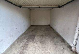 Leere Garage Innenansicht