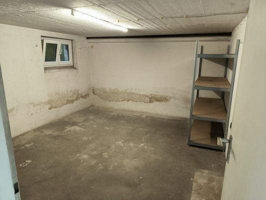 24. großer Kellerraum.jpg