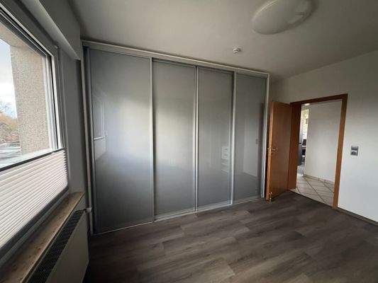 Schlafzimmer mit Einbauschrank