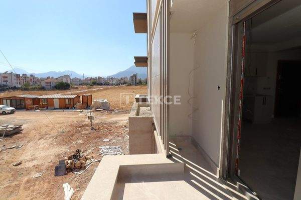 Mountain-View Apartments in a Complex with Pool in Döşemealtı