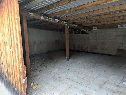 Carport im Hof