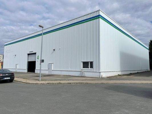 Hallen Außenansicht.jpeg