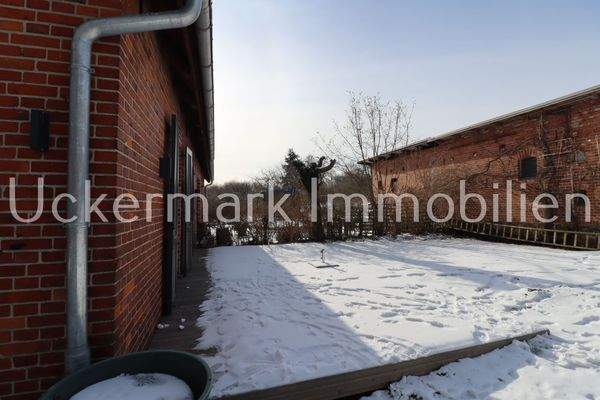 Terrasse hinter dem Haus