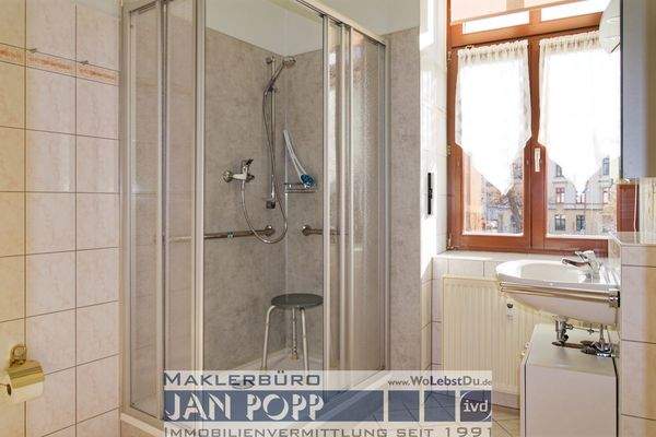 Tageslichtbad mit Duschkabine