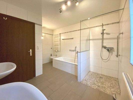 Badezimmer im Erdgeschoss