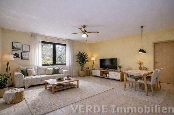 Geräumiges Wohnzimmer