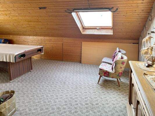 Großes Zimmer im DG ...