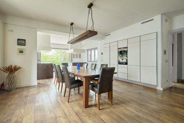 Auf Wunsch ließen sich vom Tischler die Farbtöne bearbeiten f