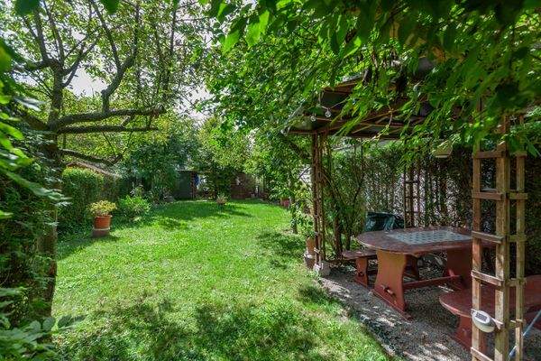 Toller Garten zur OG-Wohnung