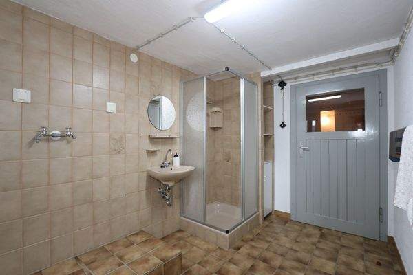 Hauswirtschaft mit Dusche