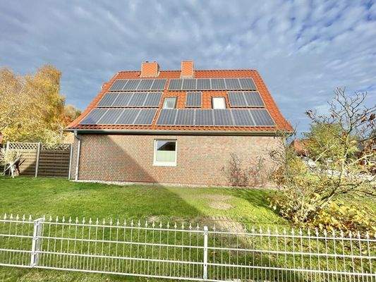 Haus Seite mit PV