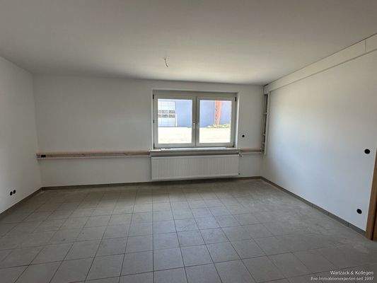 ZUSÄTZL. MÖGLICH: Halle 1 /Büro