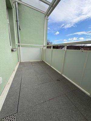 gemütlicher Balkon mit Süd-Ausrichtung