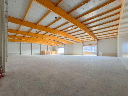 Lager- und Produktionshalle