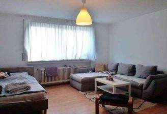 Wohn- und Schlafzimmer