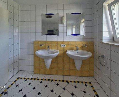 Doppelwaschbecken Badezimmer OG.jpg