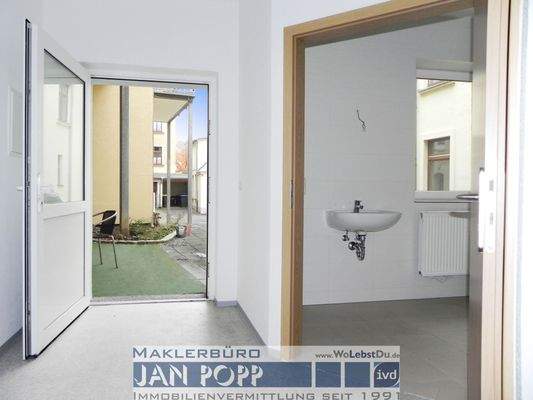 EG - Eingangsbereich-Hof-Bad