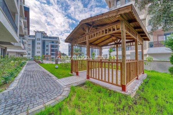 New Real Estate in a Complex with Swimming Pool in Alanya