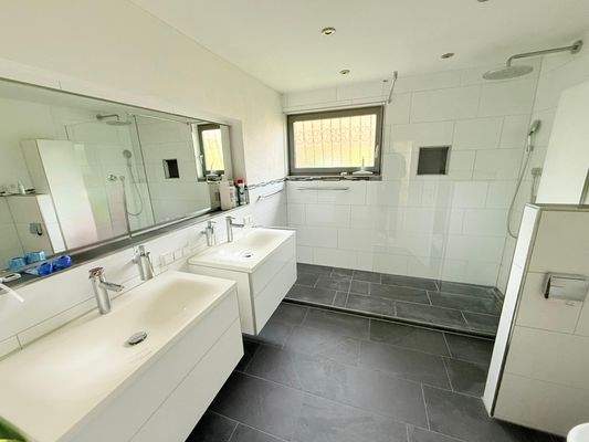 WhatsApp Image 2025-11-19 at 14.14.38 (1).jpeg