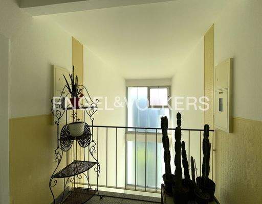 Helles, sehr gepflegtes Treppenhaus