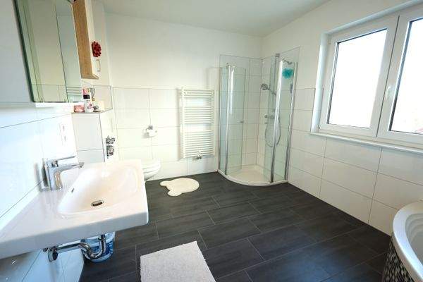 Bad mit Dusche und...