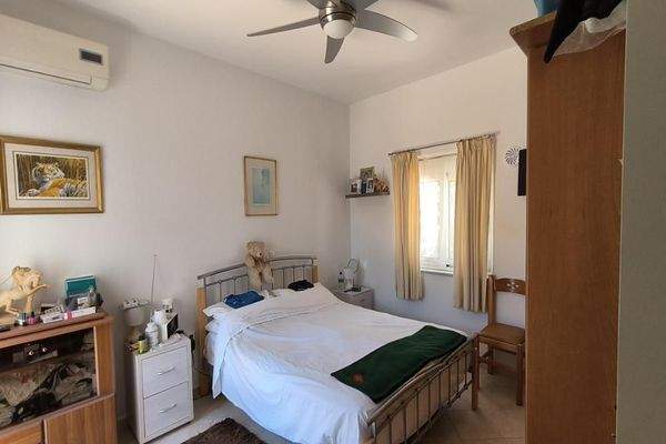 Kreta, Kalamitsi Amigdali: Charmantes kretisches Haus mit privatem Olivenhain und Bergblick zu verkaufen