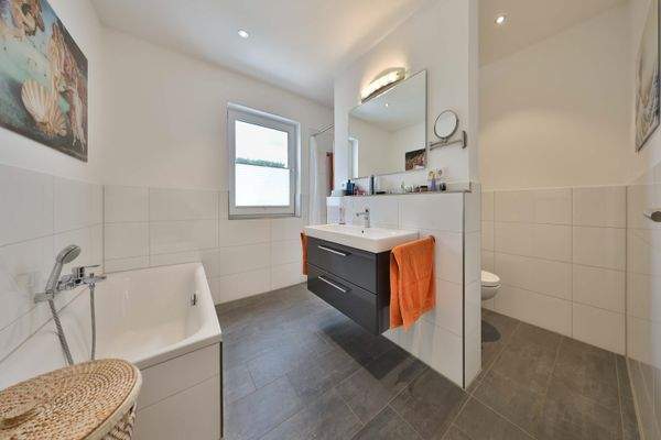 Modernes Tageslichtbad OG