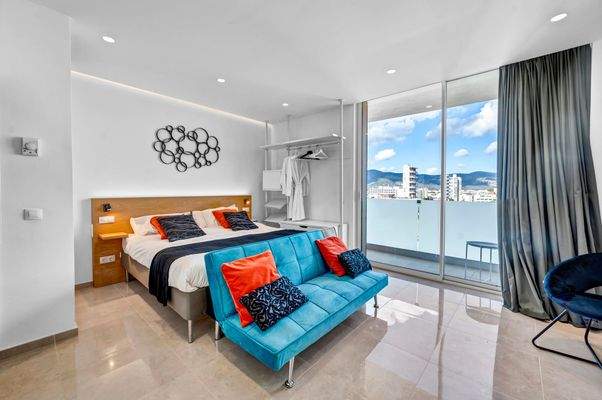 Studio apartment with sea views in Melia South Beach