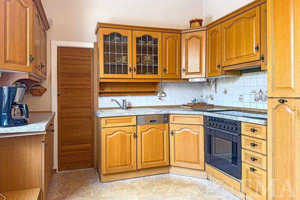 Küche mit Einbauküche