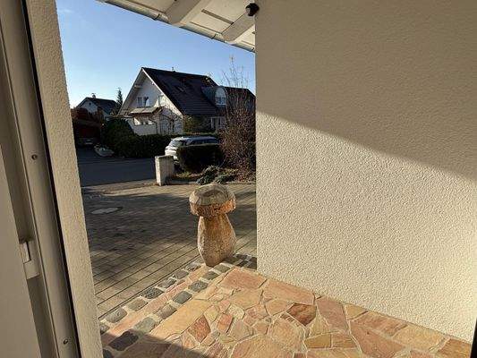 Überdachter Eingangsbereich