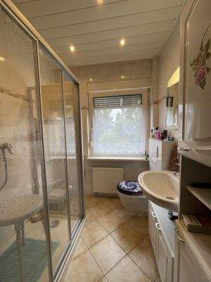 EG - Badezimmer mit Dusche