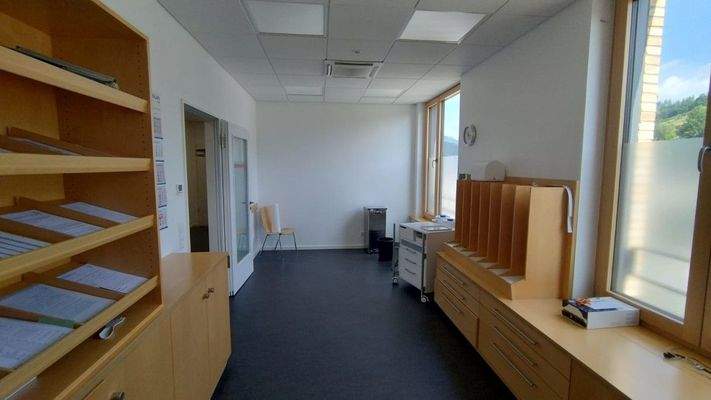 Behandlungs-/Büroraum 1