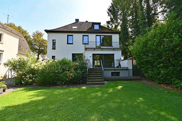 9 Hausansicht hinten